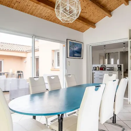 Charming House With Covered Swimming Pool And Garden Saint-Hilaire-de-Talmont