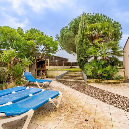 Charming House With Covered Swimming Pool And Garden *
