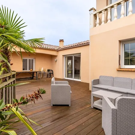 Charming House With Covered Swimming Pool And Garden בית נופש Saint-Hilaire-de-Talmont