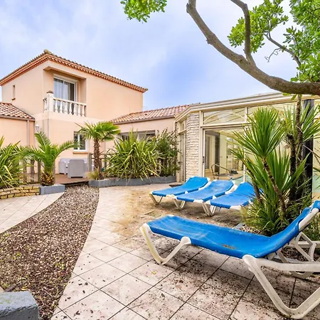 בית נופש Charming House With Covered Swimming Pool And Garden Saint-Hilaire-de-Talmont
